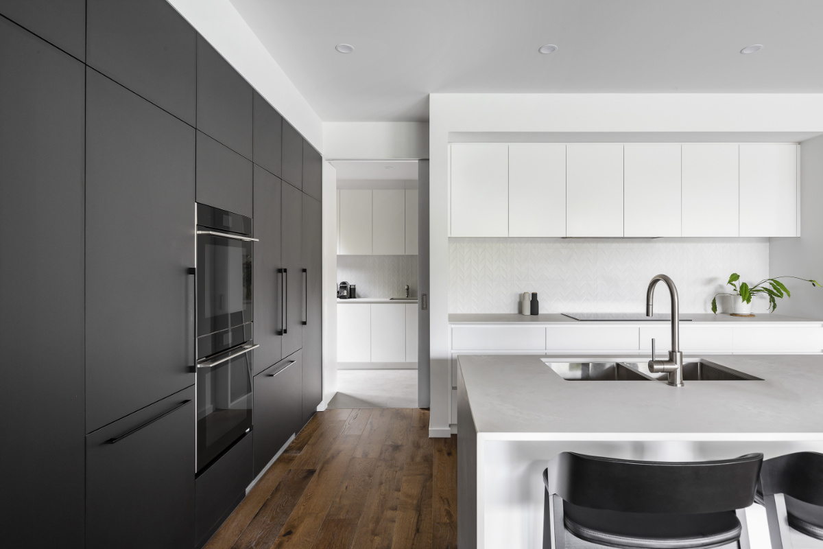 modern-kitchen-VCTU4Q7